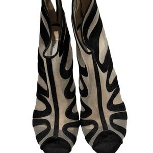 Monique Lhuillier Black and Cream Mesh Heels